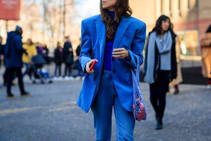 blazer, blue bag, blue denim, blue jacket, blue top, denim pants, fishnet, jeans, trousers, street style, jonathan paciullo, FW, frenchystyle, fashion week, LFW, LONDON, AUTUMN WINTER 2018-2019, AW 18-19, FALL WINTER 2018-2019, FW 18-19, horizontal, atmosphere details, detail, erika boldrin