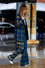 blazer, blue jacket, blue pants, blue suit, checked, checked jacket, checked pants, checked suit, graphic jacket, graphic pants, graphic suit, plaid, printed jacket, printed pants, printed suit, tartan, trousers, white t shirt, street style, jonathan paciullo, FW, frenchystyle, fashion week, NYFW, NEW YORK, AUTUMN WINTER 2018-2019, AW 18-19, FALL WINTER 2018-2019, FW 18-19, vertical, full length, lisa aiken