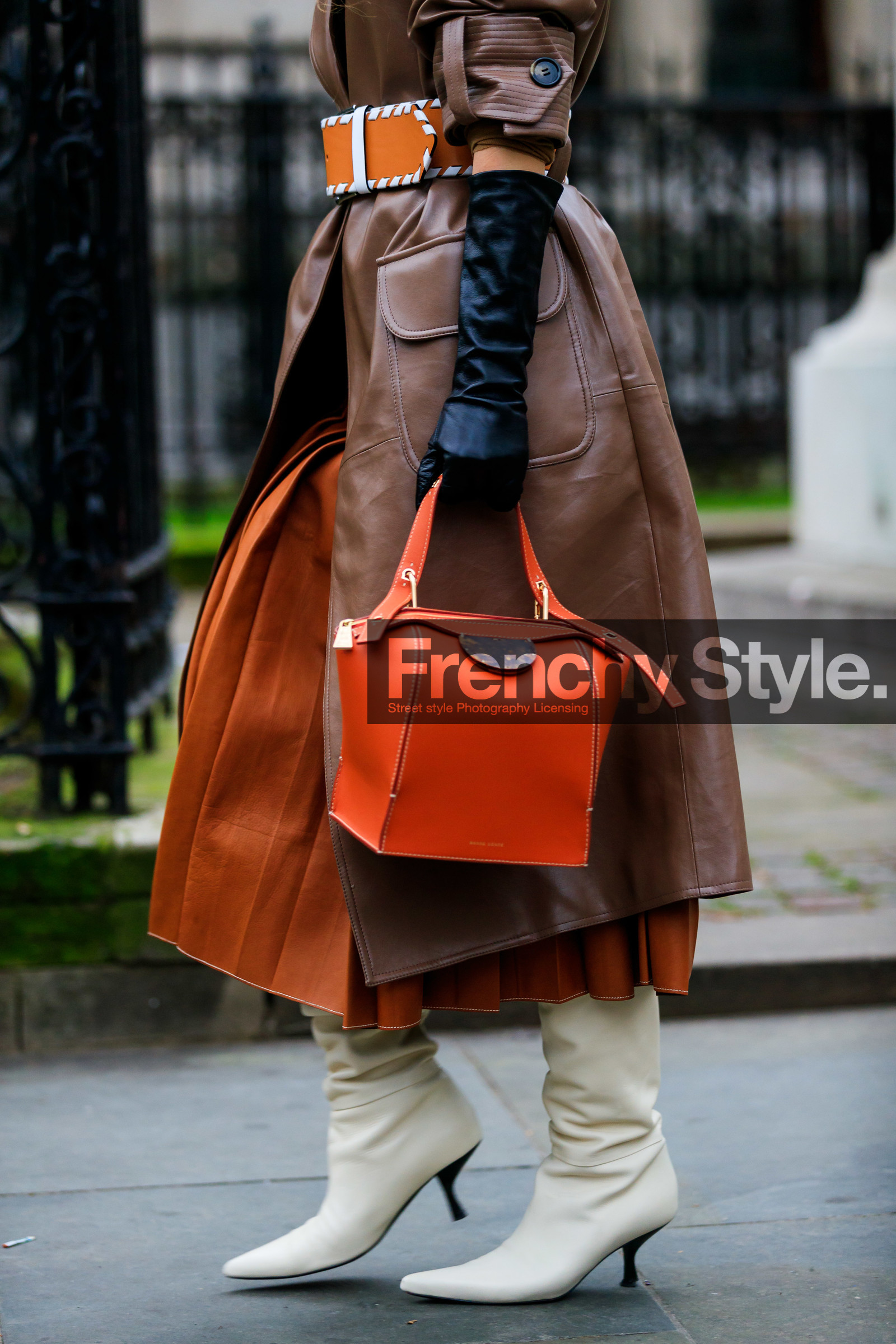 black gloves, brown belt, brown jacket, brown skirt, high boots, high heels, leather bag, leather belt, leather gloves, leather jacket, leather shoes, orange bag, pleated skirt, trench coat, white boots, LONDON, LFW, fashion week, frenchystyle, FW, jonathan paciullo, street style, AUTUMN WINTER 2019-2020, AW 19-20, FW 19-20, FALL WINTER 2019-2020, vertical, atmosphere details, detail