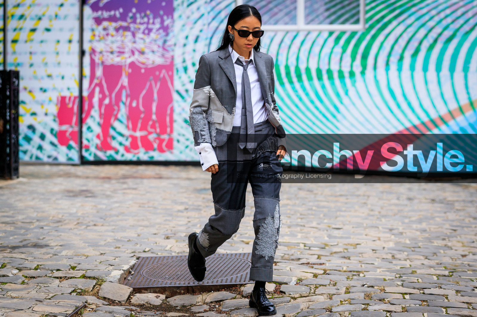 yuyu zhangzou, yuwei zhangzou, thom browne look, thom browne jacket, thom browne tie, thom browne shirt, thom browne pants, thom browne shoes, saint laurent sunglasses, black sunglasses, black earrings, heart shape earrings, strassed earrings, grey jacket, grey tie, grey total look, patchwork jacket, patchwork pants, used jacket, used pants, white shirt, black polish shoes, black leather derbie, laced shoes, flat shoes, fashion week, frenchystyle, FW, jonathan paciullo, street style, PFW, PARIS, SPRING SUMMER 2020, SS 20, horizontal, atmosphere details, full length