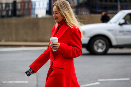 iphone, red coat, street style, jonathan paciullo, FW, frenchystyle, fashion week, NYFW, NEW YORK, AUTUMN WINTER 2018-2019, AW 18-19, FALL WINTER 2018-2019, FW 18-19, atmosphere details, horizontal, detail, tina leung