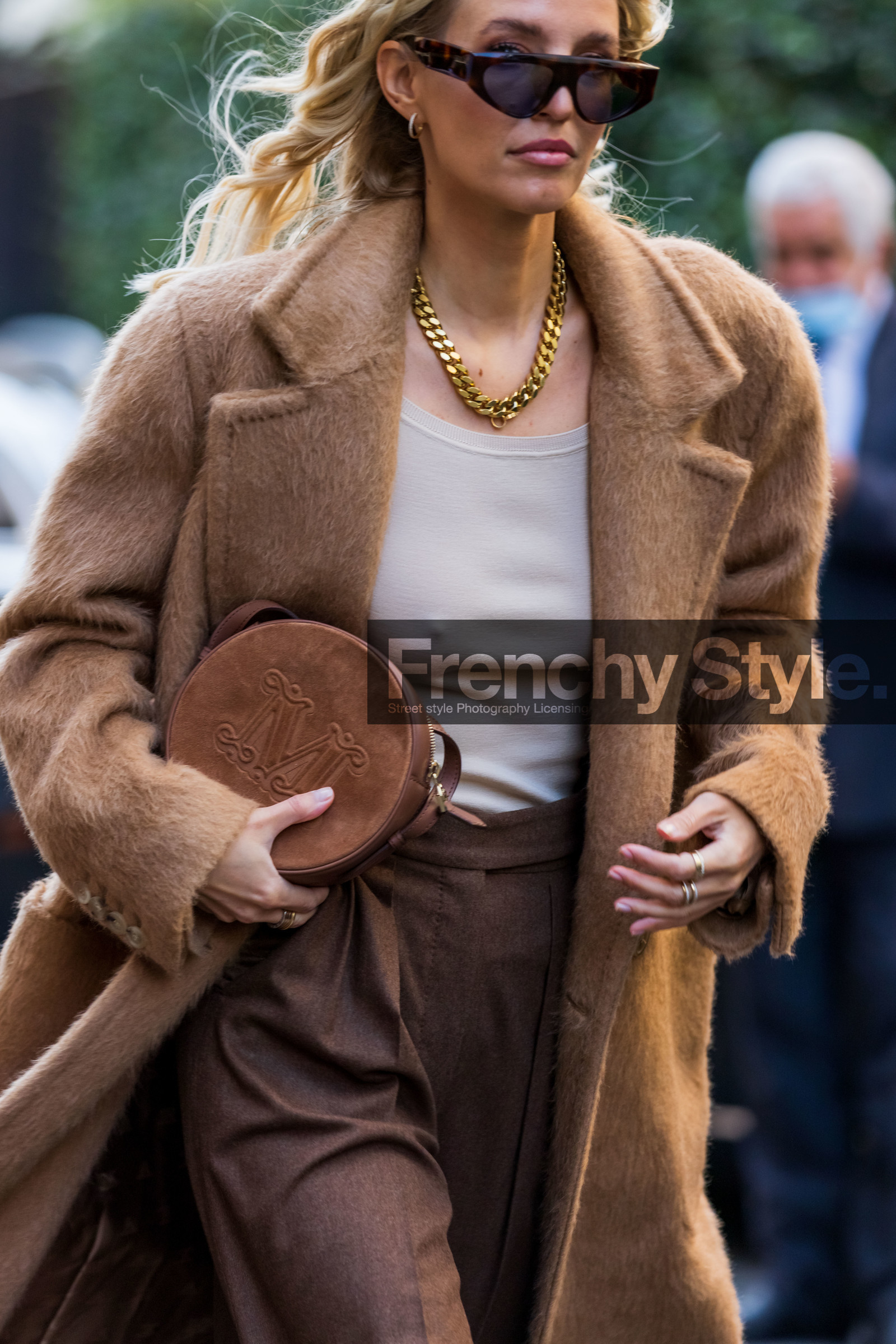 bag, beige top, brown bag, brown coat, brown monochrome, brown pants, chain necklace, coat, fluid pants, fur coat, gold necklace, Leonie Hanne, long coat, long pants, maxara look, maxmara bag, monochrome, round bag, sunglasses, wool coat, fashion week, frenchystyle, FW, jonathan paciullo, street style, MFW, MILAN, SPRING SUMMER 2022, SS 22, vertical, atmosphere details, detail