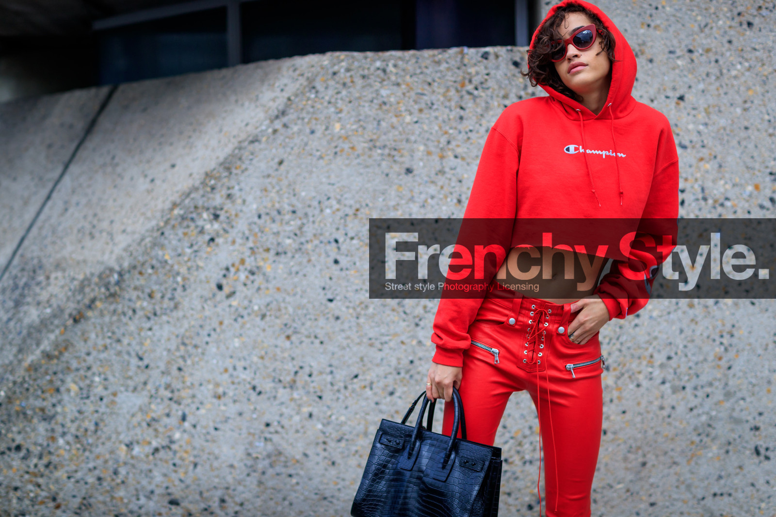 alanna arrington, atmosphere details, black bag, cropped top, detail, fashion week, frenchystyle, FW, hoodie, horizontal, jonathan paciullo, leather bag, LFW, LONDON, model, red pants, red sweater, SPRING SUMMER 2018, SS 18, street style, trousers, vêtements