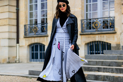 beret, black coat, black hat, black turtleneck, christian dior, drawings, graphic dress, graphic skirt, leather coat, printed dress, printed skirt, sunglasses, white dress, fashion week, frenchystyle, FW, jonathan paciullo, street style, PFW, PARIS, AUTUMN WINTER 2018-2019, FALL WINTER 2018-2019, FW 18-19, horizontal, atmosphere details, Chriselle Lim