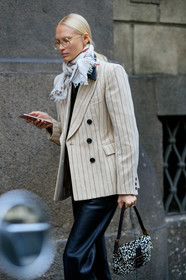 metalic frame sunglasses, light beige jacket, striped jacket, white scarf, striped scarf, fendi baguette bag, fendi bag, hand bag, black leather pants, animal printed bag, fur bag, black and white bag, fashion week, frenchystyle, FW, jonathan paciullo, street style, vertical, atmosphere details, detail, MFW, MILAN, SPRING SUMMER 2020, SS 20