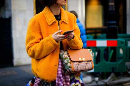checked, floral, flowers, gingham, graphic bag, graphic skirt, houndstooth pattern, leather bag, multicolor bag, orange jacket, plaid, printed bag, printed skirt, shearling, street style, jonathan paciullo, FW, frenchystyle, fashion week, LFW, LONDON, AUTUMN WINTER 2018-2019, AW 18-19, FALL WINTER 2018-2019, FW 18-19, horizontal, atmosphere details, detail, chloe hill