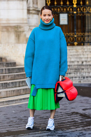 blue sweater, chanel, graphic bag, green skirt, leather bag, leather shoes, maison martin margiela, oversize, pleated skirt, printed bag, red bag, turtleneck sweater, white sneakers, street style, jonathan paciullo, FW, frenchystyle, fashion week, PFW, PARIS, AUTUMN WINTER 2018-2019, FALL WINTER 2018-2019, FW 18-19, vertical, full length
