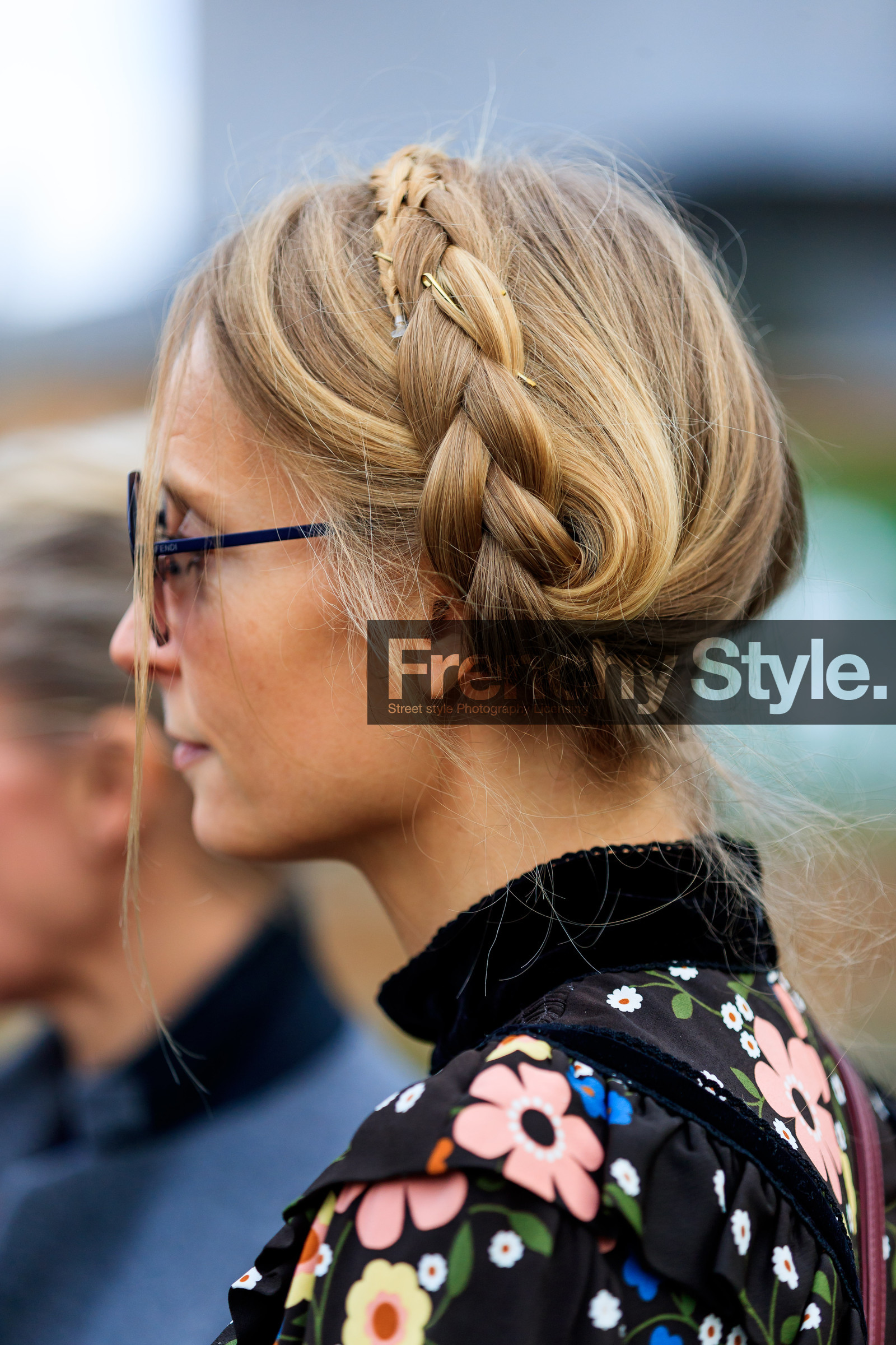 black dress, braids, floral, flowers, graphic dress, multicolor dress, printed dress, sunglasses, street style, jonathan paciullo, FW, frenchystyle, fashion week, LFW, LONDON, AUTUMN WINTER 2018-2019, AW 18-19, FALL WINTER 2018-2019, FW 18-19, vertical, atmosphere details, detail