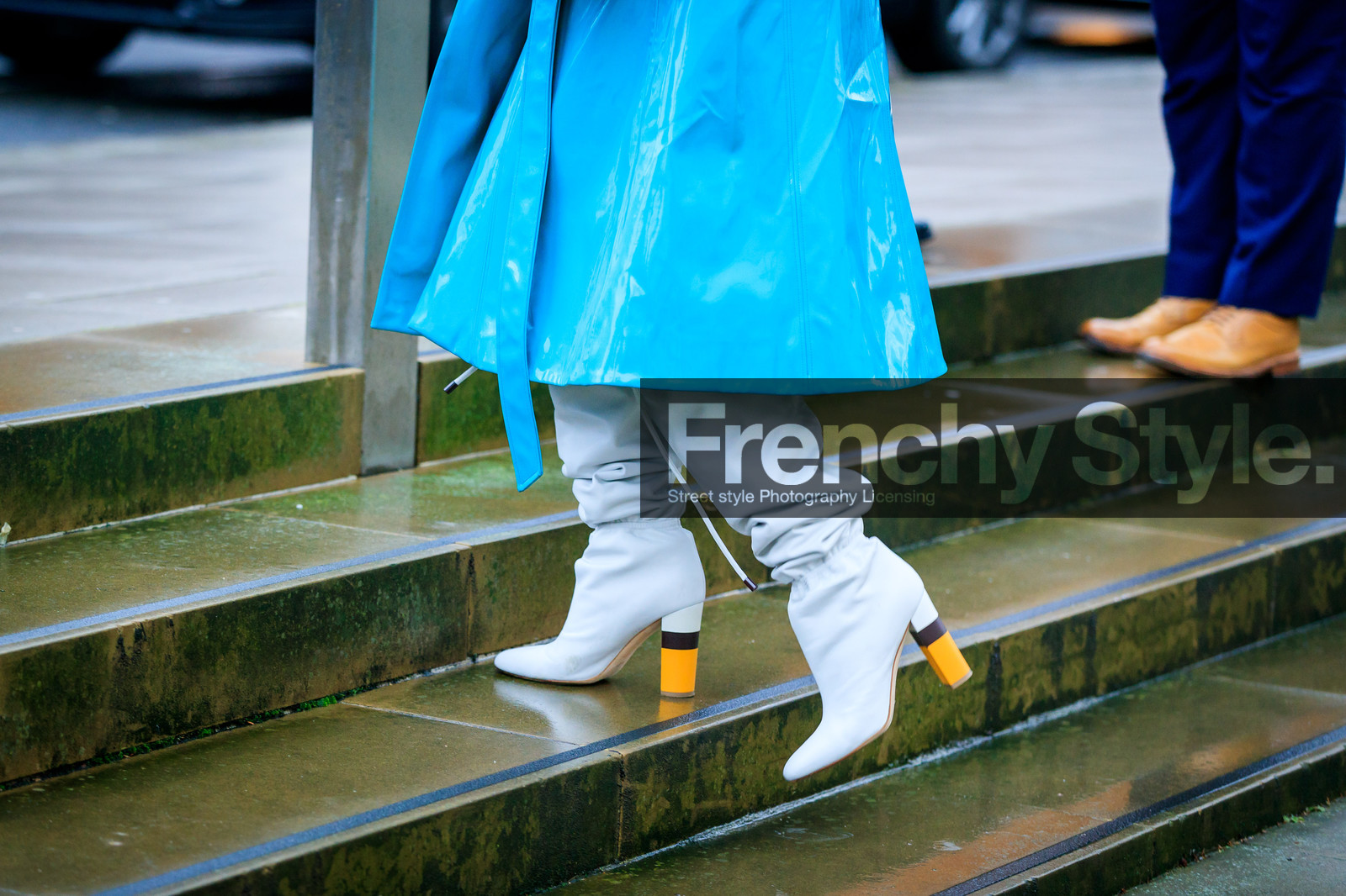 blue coat, high boots, high heels, leather coat, leather shoes, trench coat, white boots, street style, jonathan paciullo, FW, frenchystyle, fashion week, LFW, LONDON, AUTUMN WINTER 2018-2019, AW 18-19, FALL WINTER 2018-2019, FW 18-19, horizontal, atmosphere details, detail, doina ciobanu