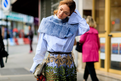 atmosphere details, beige bag, blue scarf, blue shirt, detail, embroidered skirt, fashion week, frenchystyle, fur scarf, FW, green skirt, horizontal, jonathan paciullo, lace skirt, leather bag, PARIS, PFW, see through, sofia sanchez de betak, SPRING SUMMER 2017, SS 17, street style, studded bag, valentino