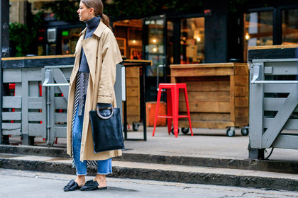 atmosphere details, AUTUMN WINTER 2017-2018, AW 17-18, beige coat, black bag, black mules, black shoes, blue denim, denim pants, detail, FALL WINTER 2017-2018, fashion week, felicity kay, frenchystyle, FW, FW 17-18, geometric, graphic shirt, grey sweater, horizontal, jeans, jonathan paciullo, leather bag, LFW, LONDON, printed shirt, street style, striped shirt, trench coat, trousers