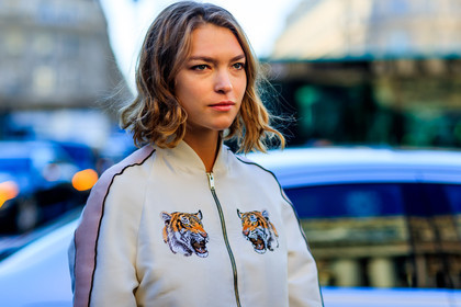 animal print, arizona muse, atmosphere details, bomber jacket, detail, fashion week, frenchystyle, FW, horizontal, jonathan paciullo, PARIS, PFW, SPRING SUMMER 2017, SS 17, street style, white jacket