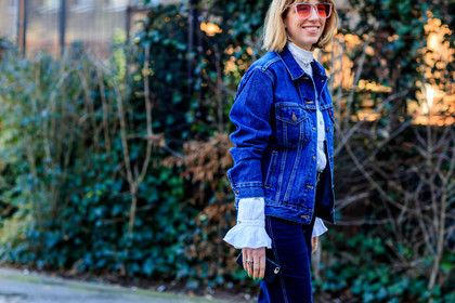 blue denim, denim jacket, denim pants, jeans, ruffles, sunglasses, trousers, white shirt, street style, jonathan paciullo, FW, frenchystyle, fashion week, LFW, LONDON, AUTUMN WINTER 2018-2019, AW 18-19, FALL WINTER 2018-2019, FW 18-19, horizontal, atmosphere details, detail
