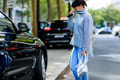 atmosphere details, blue denim, clara cornet, denim pants, detail, fashion week, frenchystyle, FW, grey sweater, horizontal, jeans, jonathan paciullo, jw anderson, leather bag, PARIS, PFW, SPRING SUMMER 2017, SS 17, street style, sunglasses, trousers, white bag