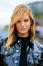 black jacket, black sweater, leather jacket, natural, skincare, street style, jonathan paciullo, FW, frenchystyle, fashion week, LFW, LONDON, AUTUMN WINTER 2018-2019, AW 18-19, FALL WINTER 2018-2019, FW 18-19, vertical, atmosphere details, detail, portrait, model