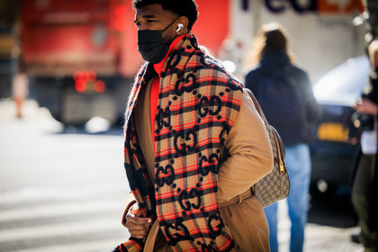 printed gucci logo scarf, gucci monogram backpack, plaid blue red scarf, beige look, fashion week, frenchystyle, FW, jonathan paciullo, street style, NYFW, NEW YORK, AUTUMN WINTER 2022-2023, FALL WINTER 2022_2023, FW 22-23, atmosphere details, horizontal