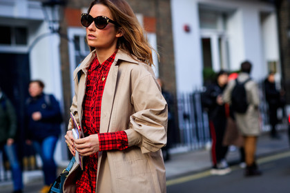 beige coat, checked dress, graphic dress, plaid, printed dress, red dress, shirt dress, sunglasses, fashion week, frenchystyle, FW, jonathan paciullo, street style, LFW, LONDON, AUTUMN WINTER 2018-2019, AW 18-19, FALL WINTER 2018-2019, FW 18-19, horizontal, atmosphere details, detail