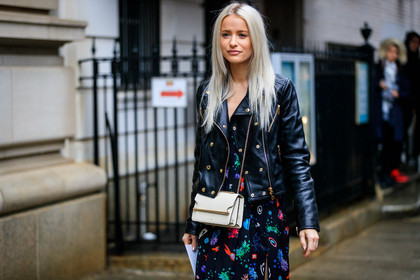 black dress, black jacket, black perfecto, graphic dress, graphic jacket, leather bag, leather jacket, leather perfecto, printed dress, printed jacket, white bag, street style, jonathan paciullo, FW, frenchystyle, fashion week, NYFW, NEW YORK, AUTUMN WINTER 2018-2019, AW 18-19, FALL WINTER 2018-2019, FW 18-19, atmosphere details, horizontal, detail
