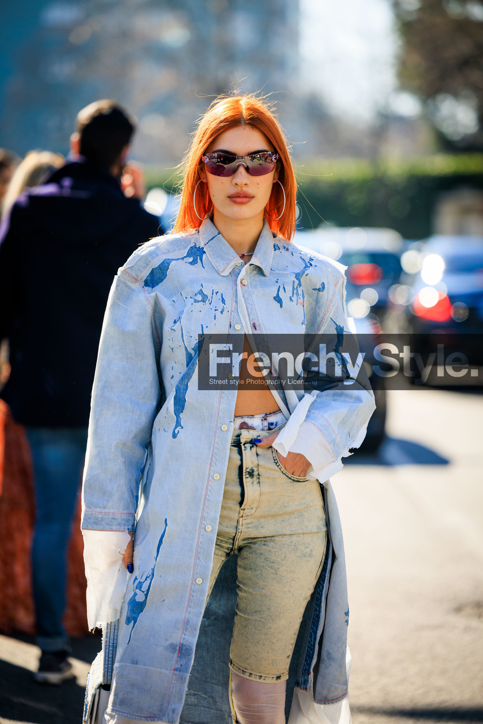 denim coat, light blue denim jacket, dark sunglasses, ginger hair, denim shorts, washed denim short, white stockings, denim handbag, diesel bag, diesel hanbag, flared coat, big creole, patricia manfield, fashion week, frenchystyle, FW, jonathan paciullo, street style, MFW, MILAN, FALL WINTER 2022_2023, AUTUMN WINTER 2022-2023, FW 22-23, vertical, atmosphere details