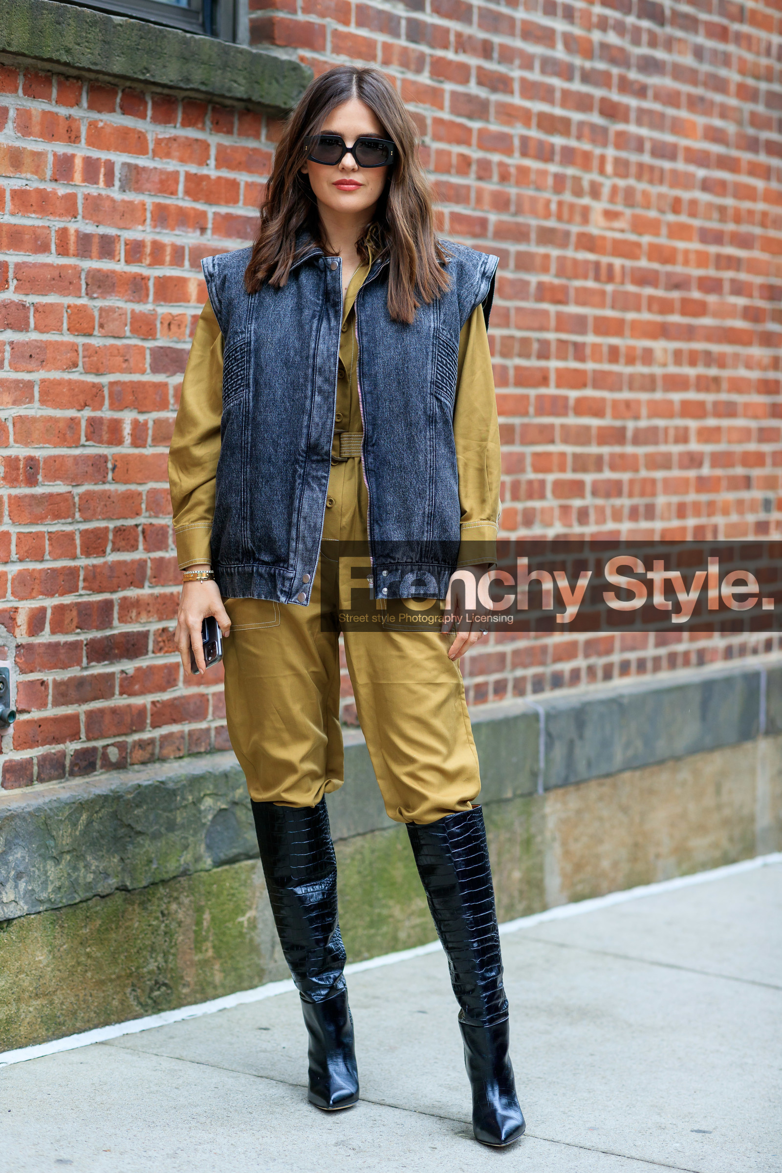 denim, denim jacket, sleeveless jacket, grey jacket, beige jumpsuit, long sleeves jumpsuit, belted jumpsuit, black leather boots, high boots, animal skin boots, black sunglasses, fashion week, frenchystyle, FW, jonathan paciullo, street style, NYFW, NEW YORK, AUTUMN WINTER 2020-2021, FALL WINTER 2020-2021, FW 20-21, vertical, full length