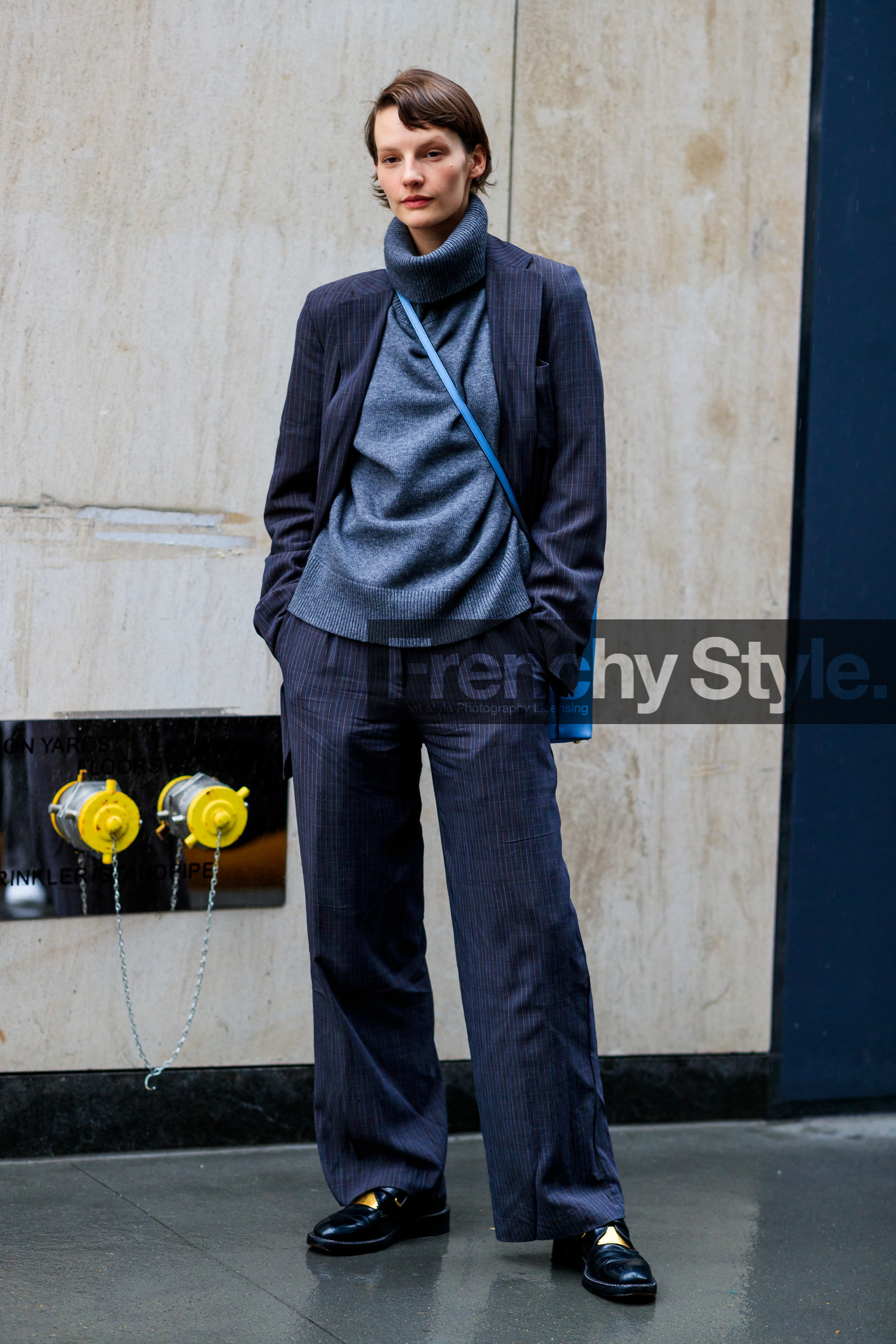 model, sara blomqvist, dark grey suits, dark grey jacket, dark grey pants, loose pants, grey pullover, turtleneck pullover, black leather shoes, flat shoes, crossbody bag, blue leather bag, striped jacket, striped pants, striped look, striped suits, fashion week, frenchystyle, FW, jonathan paciullo, street style, NYFW, NEW YORK, AUTUMN WINTER 2020-2021, FALL WINTER 2020-2021, FW 20-21, vertical, full length