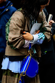 blue bag, brown jacket, graphic shirt, green jacket, houndstooth pattern, leather bag, printed shirt, sacai, striped shirt, studs, street style, jonathan paciullo, FW, frenchystyle, fashion week, PFW, PARIS, AUTUMN WINTER 2018-2019, FALL WINTER 2018-2019, FW 18-19, vertical, atmosphere details