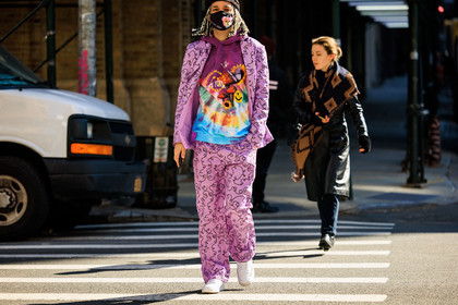 printed purple suit, printed motif purple hoodie, white sneakers, teddy face mask, black beanie, fashion week, frenchystyle, FW, jonathan paciullo, street style, NYFW, NEW YORK, AUTUMN WINTER 2022-2023, FALL WINTER 2022_2023, FW 22-23, atmosphere details, horizontal