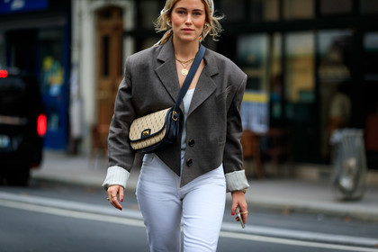 Annabel Rosendahl, beige jacket, cropped jacket, white t-shirt, white jeans, saint laurent bag, crossbody bag, monogrammed bag, light beige bag, hair scarf, silk scarf, golden necklace, multi necklace, fashion week, frenchystyle, FW, jonathan paciullo, street style, SPRING SUMMER 2020, SS 20, PFW, PARIS, horizontal, atmosphere details, detail