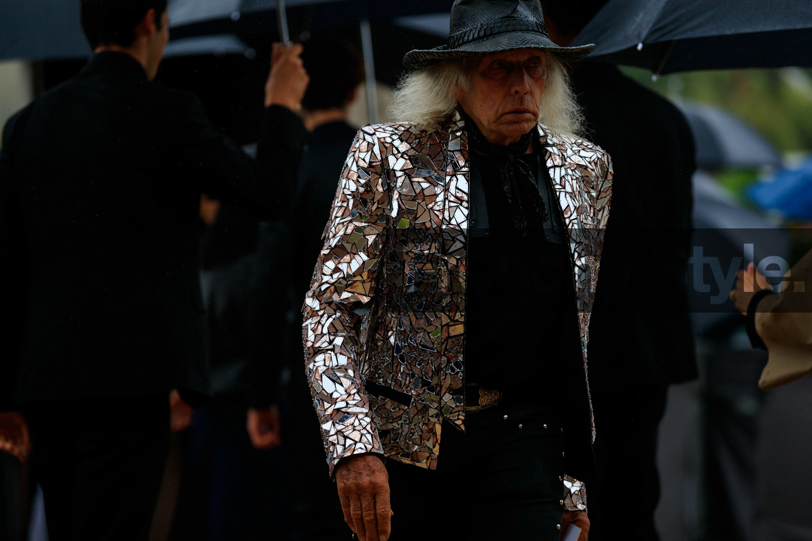 black hat, animal skin hat, cowboy hat, mirror jacket, fashion week, frenchystyle, FW, jonathan paciullo, street style, SPRING SUMMER 2020, SS 20, PFW, PARIS, horizontal, atmosphere details, detail