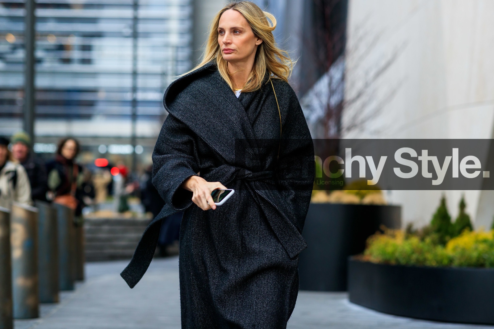 Lauren Santo Domingo, dark grey coat, belted coat, fashion week, frenchystyle, FW, jonathan paciullo, street style, NYFW, NEW YORK, AUTUMN WINTER 2020-2021, FALL WINTER 2020-2021, FW 20-21, horizontal, atmosphere details, detail