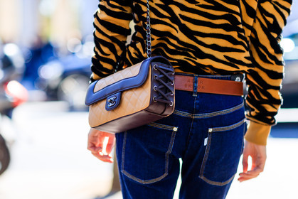 animal print, atmosphere details, back detail, beige bag, blue denim, brown belt, chanel, denim pants, detail, fashion week, frenchystyle, FW, horizontal, jeans, jonathan paciullo, leather bag, leather belt, linda tol, PARIS, PFW, printed sweater, SPRING SUMMER 2017, SS 17, street style, trousers, zebra