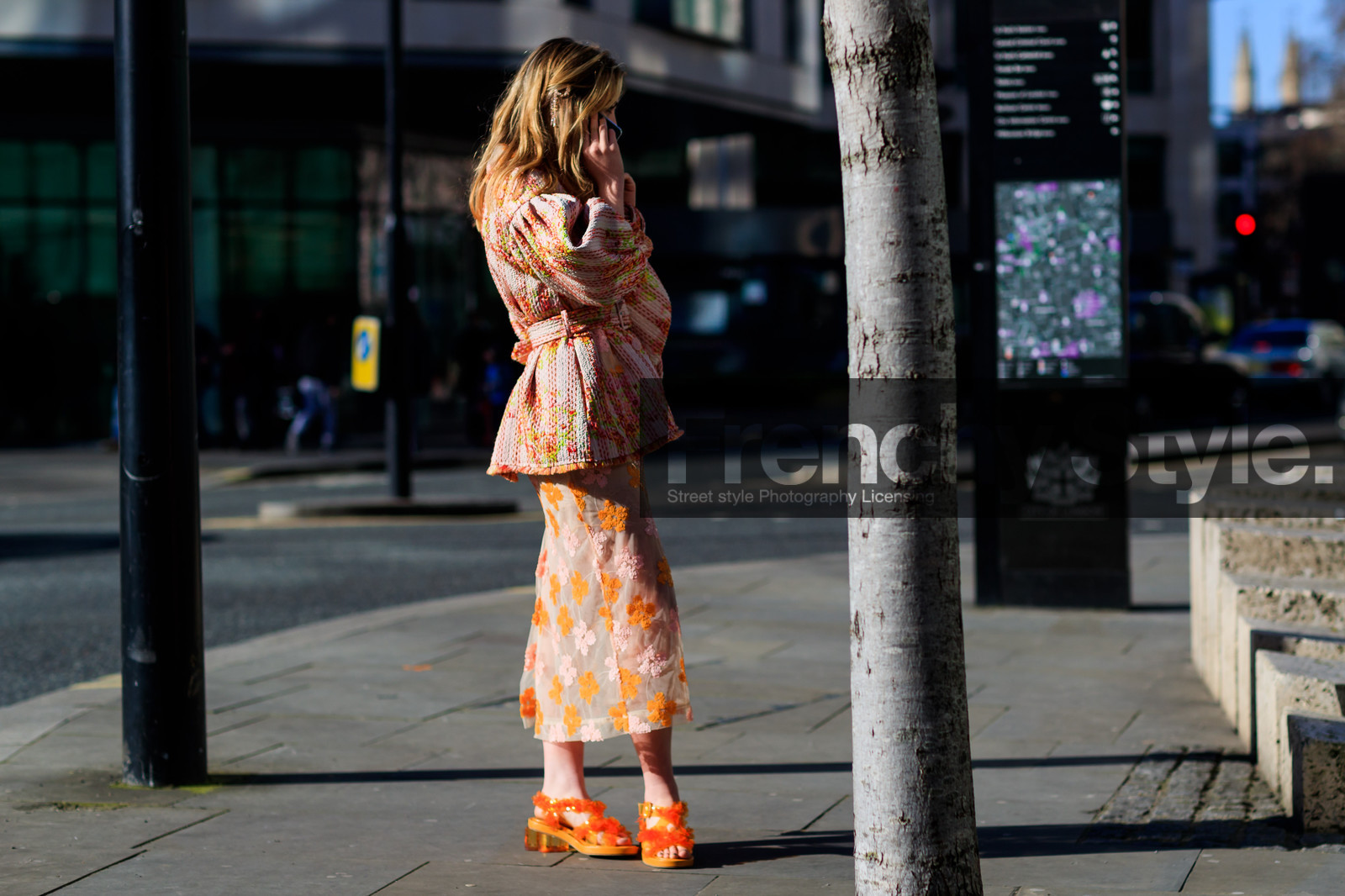 floral, flowers, graphic jacket, graphic skirt, leather shoes, orange shoes, pink skirt, printed jacket, printed skirt, street style, jonathan paciullo, FW, frenchystyle, fashion week, LFW, LONDON, AUTUMN WINTER 2018-2019, AW 18-19, FALL WINTER 2018-2019, FW 18-19, horizontal, atmosphere details, full length