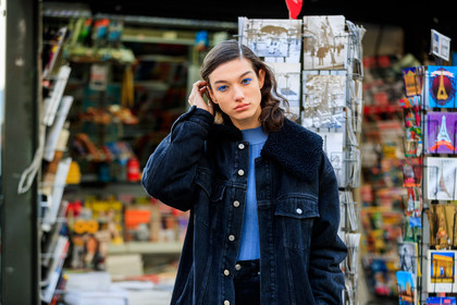 black denim, blue sweater, denim jacket, denim pants, eyelashes, fur collar, jeans, street style, jonathan paciullo, FW, frenchystyle, fashion week, PFW, PARIS, AUTUMN WINTER 2018-2019, FALL WINTER 2018-2019, FW 18-19, horizontal, atmosphere details, model, mckenna hellam
