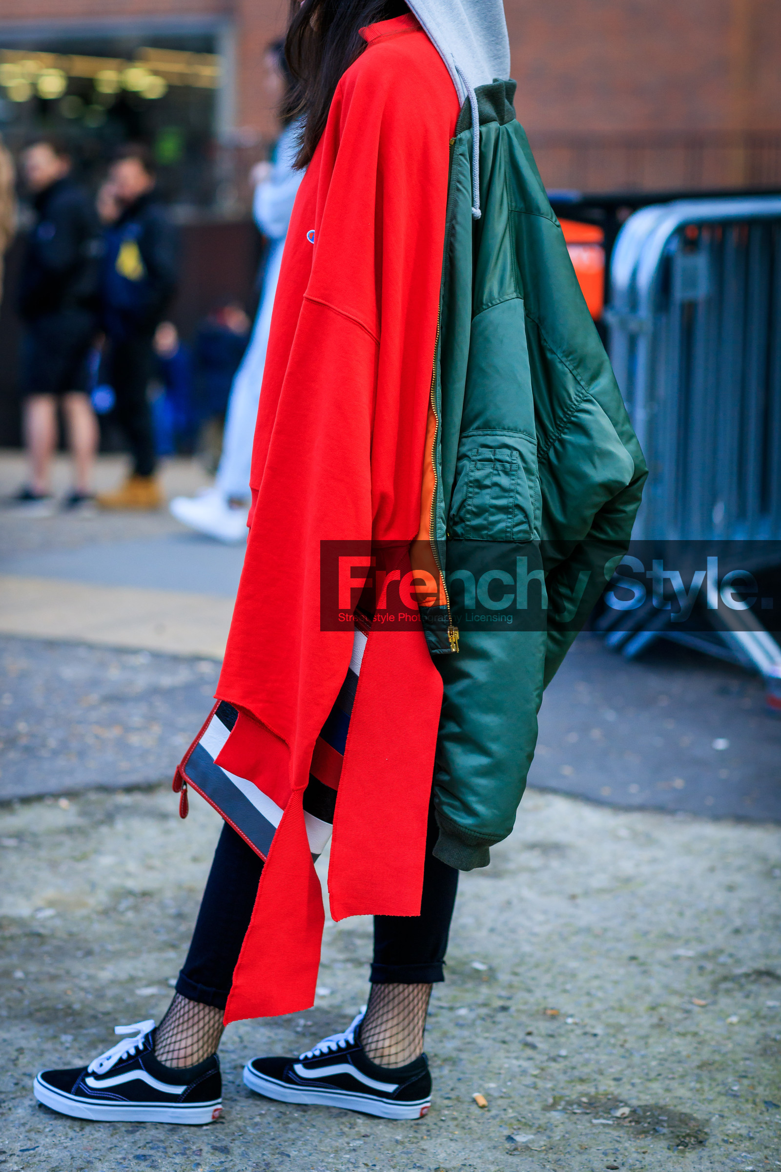 AUTUMN WINTER 2017-2018, AW 17-18, balenciaga, black denim, black sneakers, blue bag, bomber jacket, denim pants, detail, FALL WINTER 2017-2018, fashion week, fishnet, frenchystyle, FW, FW 17-18, geometric, graphic bag, green jacket, hood, jeans, jonathan paciullo, leather bag, LFW, LONDON, oversize, printed bag, red bag, red sweater, street style, striped bag, trousers, vans, vertical, vêtements