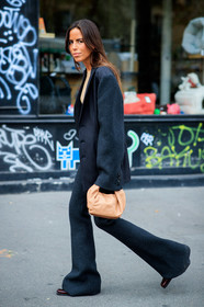nina urgell cloquell, dark grey jacket, dark grey pants, dark grey suits, oversize jacket, flare pants, nude top, beige top, beige leather bag, hand bag, bottega veneta bag, fashion week, frenchystyle, FW, jonathan paciullo, street style, PFW, PARIS, SPRING SUMMER 2021, SS 21, vertical, full length