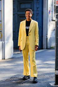 tamu mcpherson, light yellow jacket, light yellow pants, light yellow suit, black t-shirt, black polish shoes, prada shoes, big sole shoes, fashion week, frenchystyle, FW, jonathan paciullo, street style, vertical, full length, MFW, MILAN, SPRING SUMMER 2020, SS 20