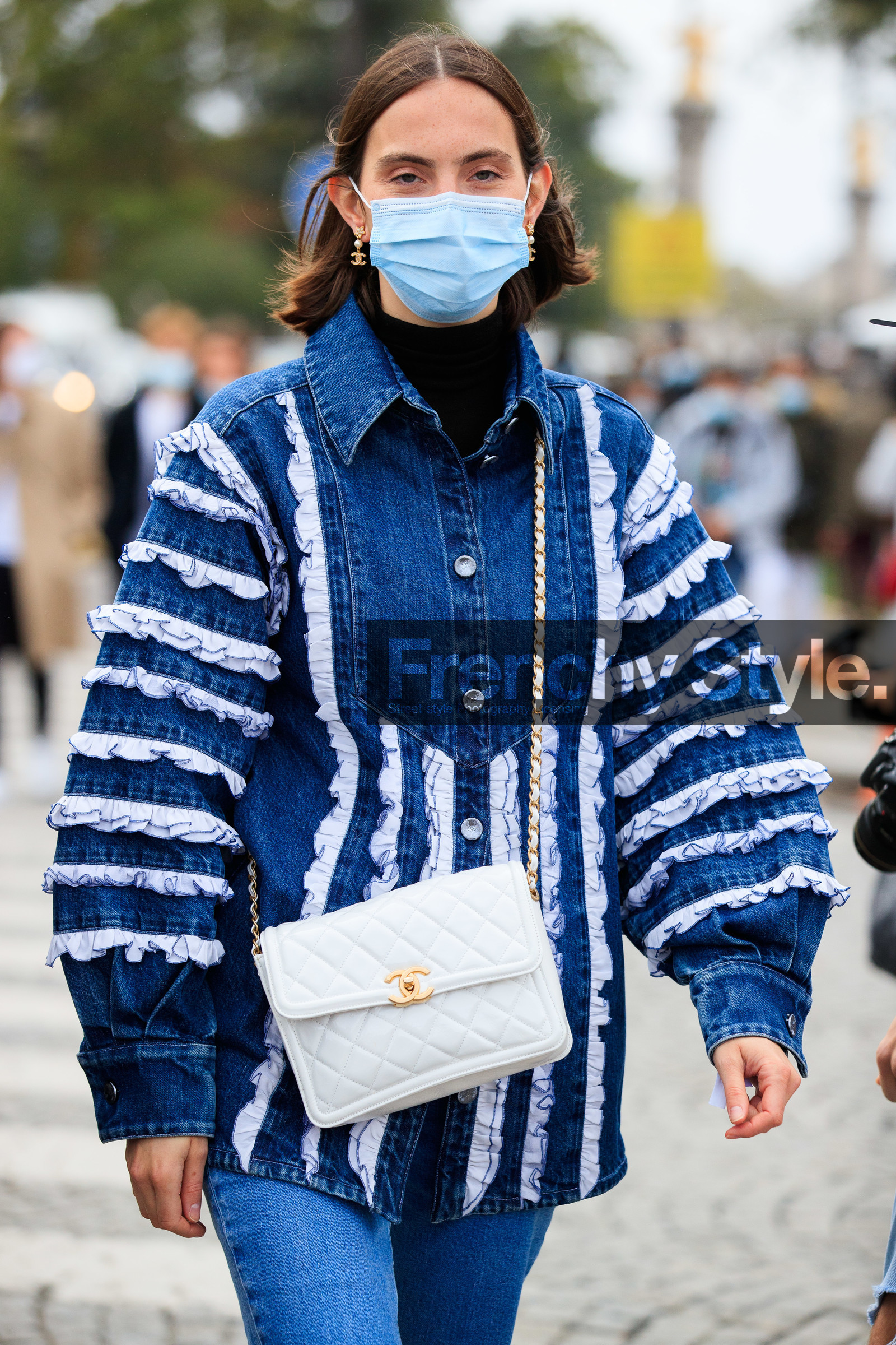 denim, denim jacket, denim total look, blue jacket, blue jeans, striped jacket, ruffle jacket, balloon sleeves, button jacket, crossbody bag, white leather bag, quilted bag, dangling earrings, logo earrings, chanel bag, chanel jacket, chanel earrings, covid face mask, PARIS, PFW, fashion week, frenchystyle, FW, jonathan paciullo, street style, SPRING SUMMER 2021, SS 21, vertical, atmosphere details, detail, model