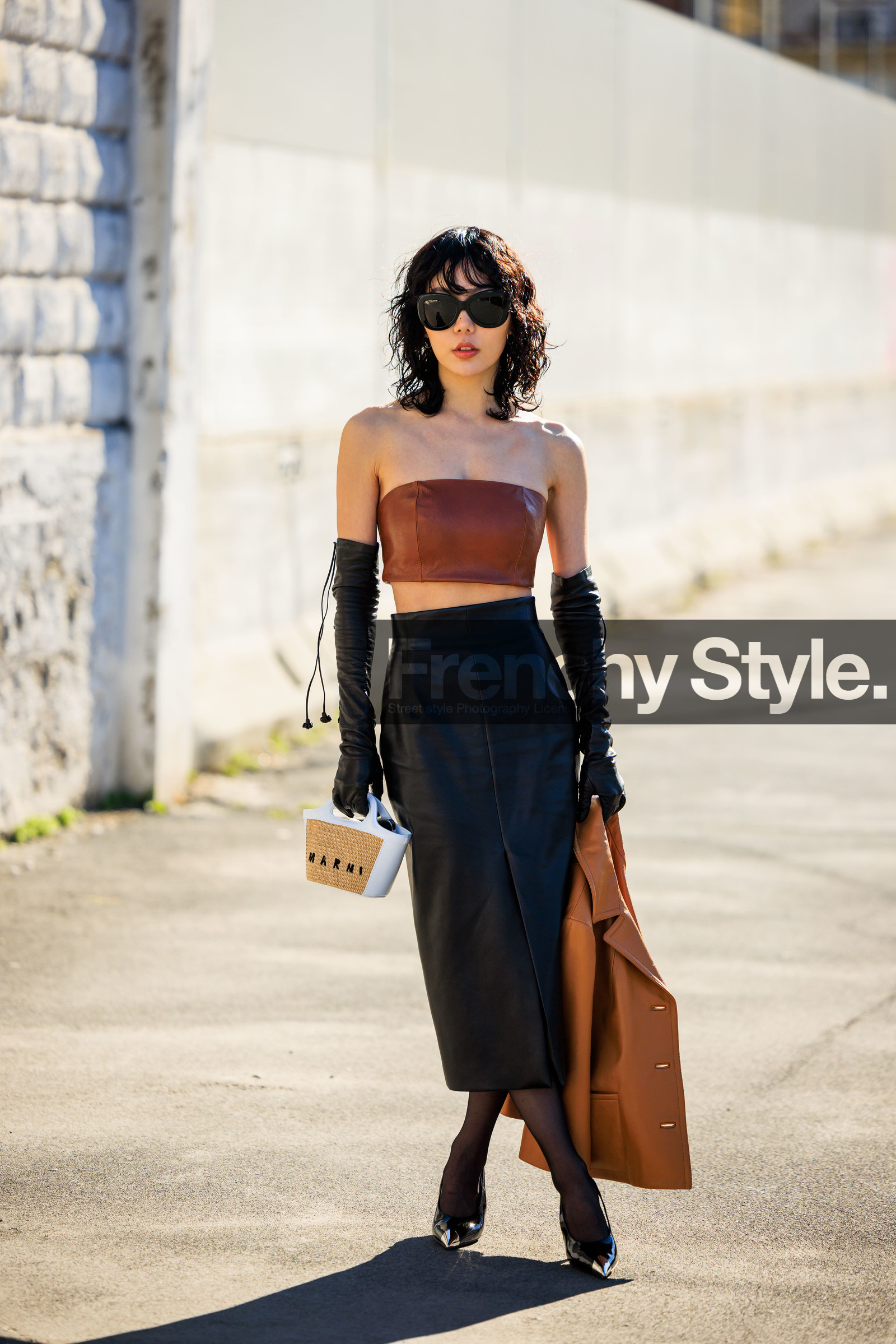wet hair look, camel jacket, leather short jacket, brown bandeau, strapless top, brown top, black skirt, leather skirt, black gloves, leather gloves, black sunglasses, mani bag, mini bag, mini cabas bag, black stilettos, fashion week, frenchystyle, FW, jonathan paciullo, street style, vertical, full length