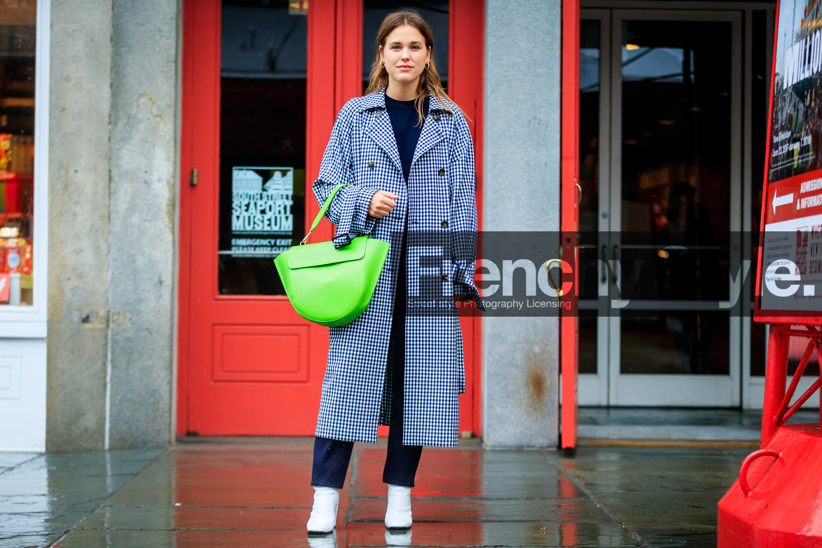 checked, gingham, graphic jacket, green bag, high heels, leather bag, leather shoes, plaid, printed jacket, trench coat, trousers, white shoes, street style, jonathan paciullo, FW, frenchystyle, fashion week, NYFW, NEW YORK, AUTUMN WINTER 2018-2019, AW 18-19, FALL WINTER 2018-2019, FW 18-19, atmosphere details, horizontal, full length, sabrina meijer