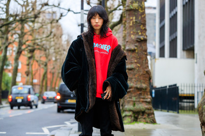 black jacket, black pants, brown fur, hoodie, red sweater, shearling, trousers, street style, jonathan paciullo, FW, frenchystyle, fashion week, LFW, LONDON, AUTUMN WINTER 2018-2019, AW 18-19, FALL WINTER 2018-2019, FW 18-19, horizontal, atmosphere details, detail, model