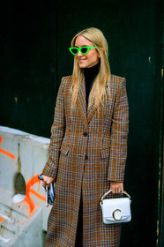 brown coat, Charlotte Groeneveld, checked, chloé, graphic jacket, leather bag, plaid, printed jacket, sunglasses, white bag, street style, jonathan paciullo, frenchystyle, NYFW, NEW YORK, AUTUMN WINTER 2019-2020, AW 19-20, FALL WINTER 2019-2020, FW 19-20, fashion week, FW, vertical, atmosphere details, detail
