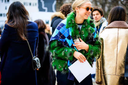 blue sweater, checked, embroidered jacket, graphic jacket, green fur, green jacket, over the shoulder, plaid, printed jacket, sunglasses, tartan, street style, jonathan paciullo, FW, frenchystyle, fashion week, PFW, PARIS, AUTUMN WINTER 2018-2019, FALL WINTER 2018-2019, FW 18-19, horizontal, atmosphere details, chloe king