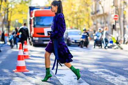 atmosphere details, fashion week, frenchystyle, full length, FW, glitter, green boots, high heels, horizontal, jonathan paciullo, justine lee, leather shoes, PARIS, PFW, purple shirt, purple skirt, sacai, shiny shoes, SPRING SUMMER 2017, SS 17, street style, sunglasses, vêtements