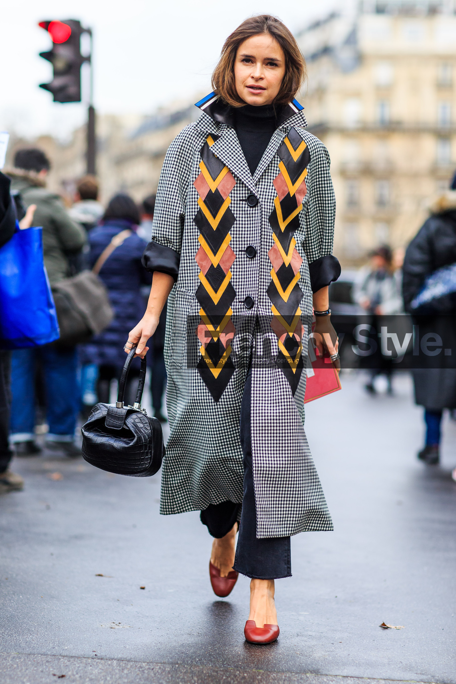 AUTUMN WINTER 2016-2017, AW 16-17, black bag, black pants, black turtleneck, FALL WINTER 2016-2017, fashion week, frenchystyle, full length, FW, FW 16-17, gingham, graphic coat, jonathan paciullo, leather bag, leather shoes, mira duma, miroslava duma, overcoat, PARIS, PFW, printed coat, red shoes, street style, trousers, vertical