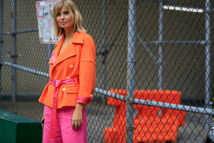 black shoes, leather shoes, orange jacket, pink pants, trousers, xnenia adonts, street style, jonathan paciullo, FW, frenchystyle, fashion week, NEW YORK, NYFW, SPRING SUMMER 2020, SS 20, horizontal, atmosphere details, detail