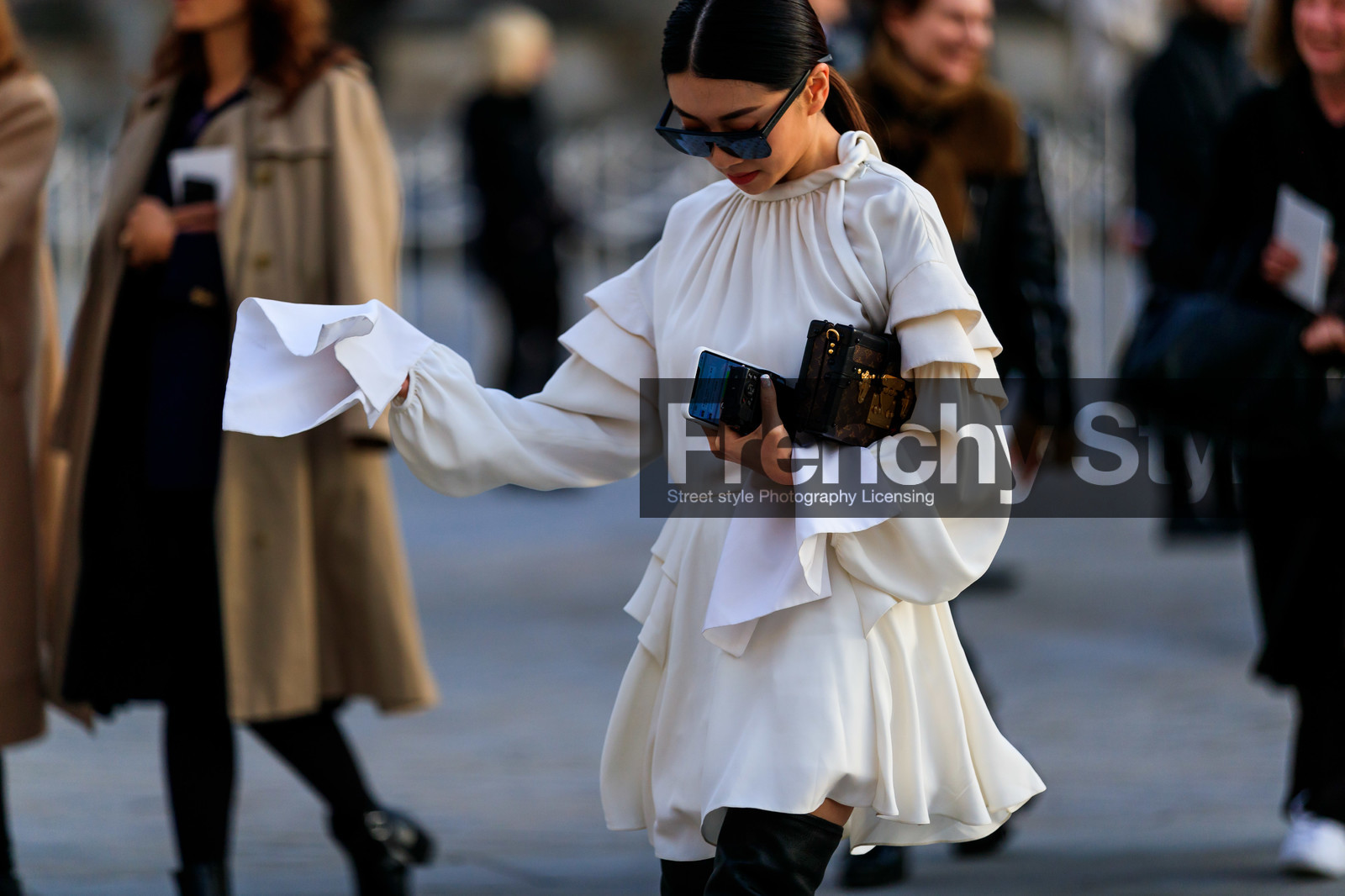brown bag, graphic bag, leather bag, louis vuitton, monogram, printed bag, sunglasses, white dress, PARIS, PFW, street style, jonathan paciullo, FW, frenchystyle, fashion week, AUTUMN WINTER 2019-2020, AW 19-20, FALL WINTER 2019-2020, FW 19-20, horizontal, atmosphere details, detail