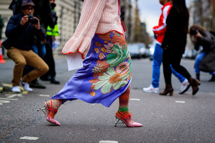 floral, flowers, graphic skirt, high heels, leather shoes, pink shoes, pink sweater, prada, printed skirt, purple skirt, tights, street style, jonathan paciullo, FW, frenchystyle, fashion week, LFW, LONDON, AUTUMN WINTER 2018-2019, AW 18-19, FALL WINTER 2018-2019, FW 18-19, horizontal, atmosphere details, detail
