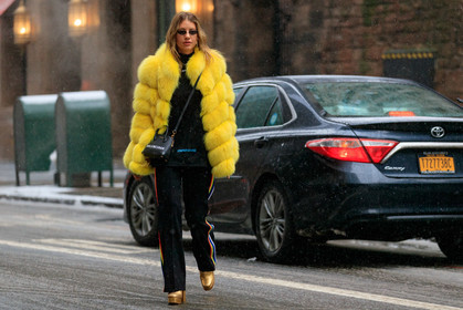 balenciaga, black bag, black pants, black sweater, fur jacket, golden shoes, graphic bag, leather bag, leather shoes, printed bag, sunglasses, trousers, yellow fur, yellow jacket, street style, jonathan paciullo, frenchystyle, NYFW, NEW YORK, AUTUMN WINTER 2019-2020, AW 19-20, FALL WINTER 2019-2020, FW 19-20, FW, fashion week, atmosphere details, horizontal, full length