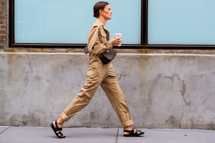 beige jumpsuit, black shoes, graphic bag, jo ellison, leather shoes, louis vuitton, monogram, printed bag, trousers, street style, jonathan paciullo, FW, frenchystyle, fashion week, NEW YORK, NYFW, SPRING SUMMER 2020, SS 20, horizontal, atmosphere details, full length