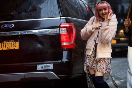 black shoes, dyed hair, graphic dress, graphic skirt, high boots, leather shoes, pink dress, pink fur, pink hair, pink jacket, printed dress, printed skirt, maisie williams, street style, jonathan paciullo, frenchystyle, NYFW, NEW YORK, AUTUMN WINTER 2019-2020, AW 19-20, FALL WINTER 2019-2020, FW 19-20, FW, fashion week, atmosphere details, horizontal, detail
